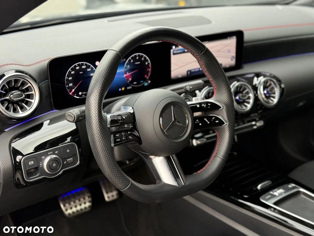 Mercedes-Benz CLA 200 7G-DCT AMG Line - 11