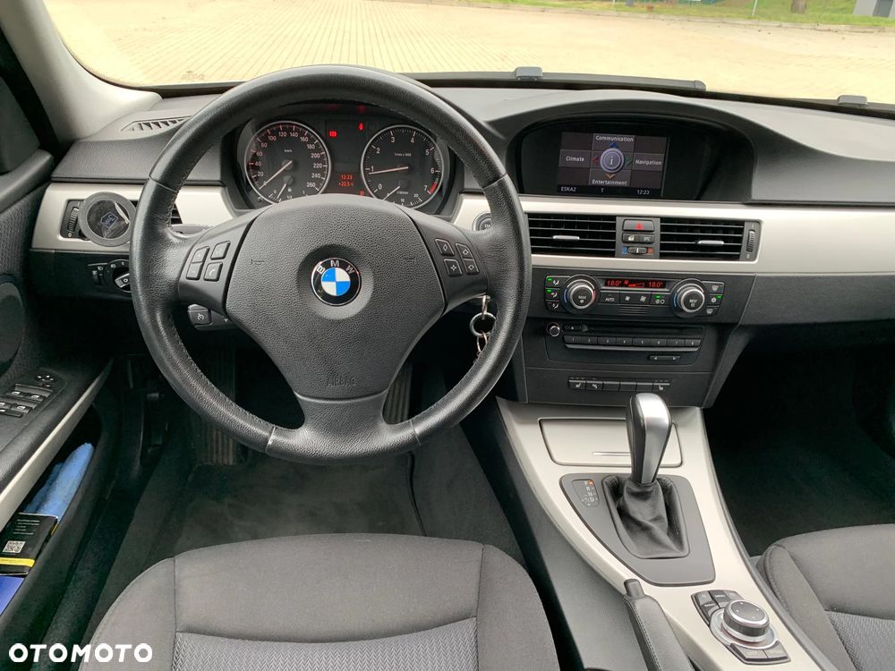 BMW Seria 3 318i - 27