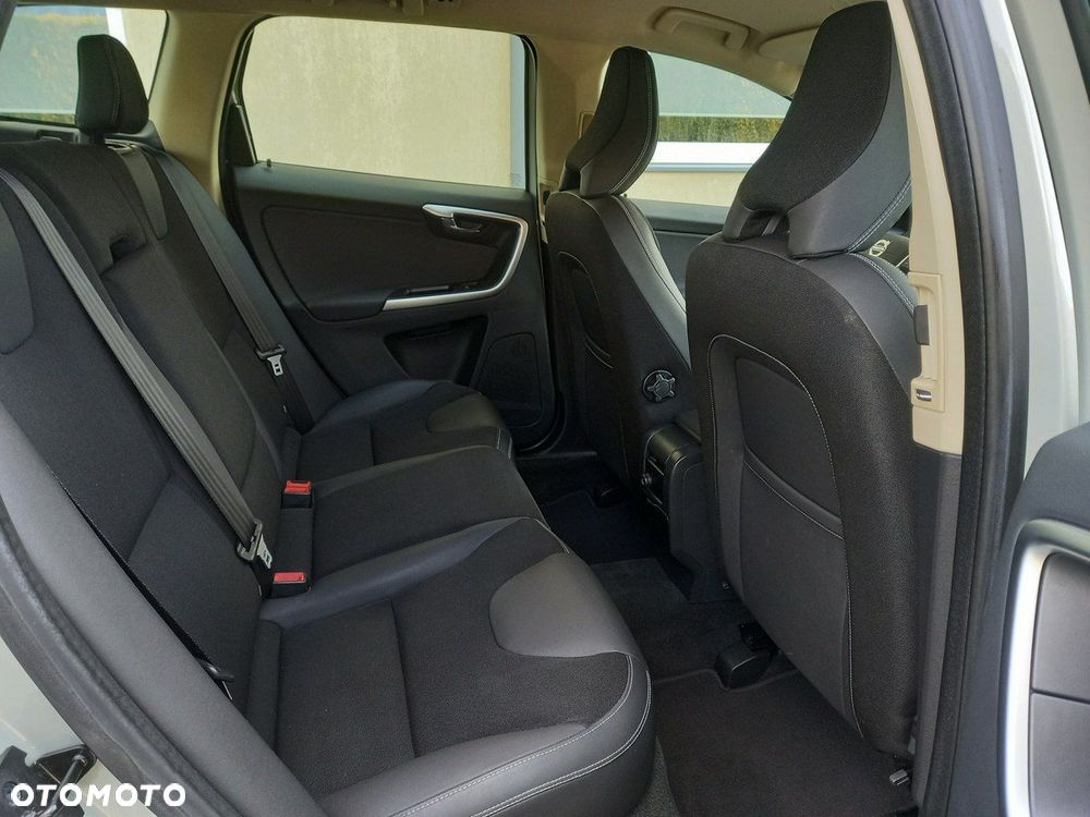 Volvo XC 60 DRIVe Momentum - 27