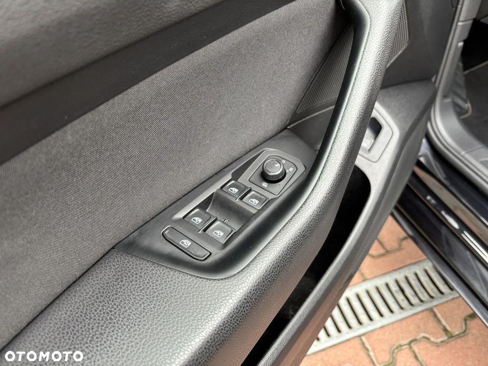 Volkswagen Passat - 23
