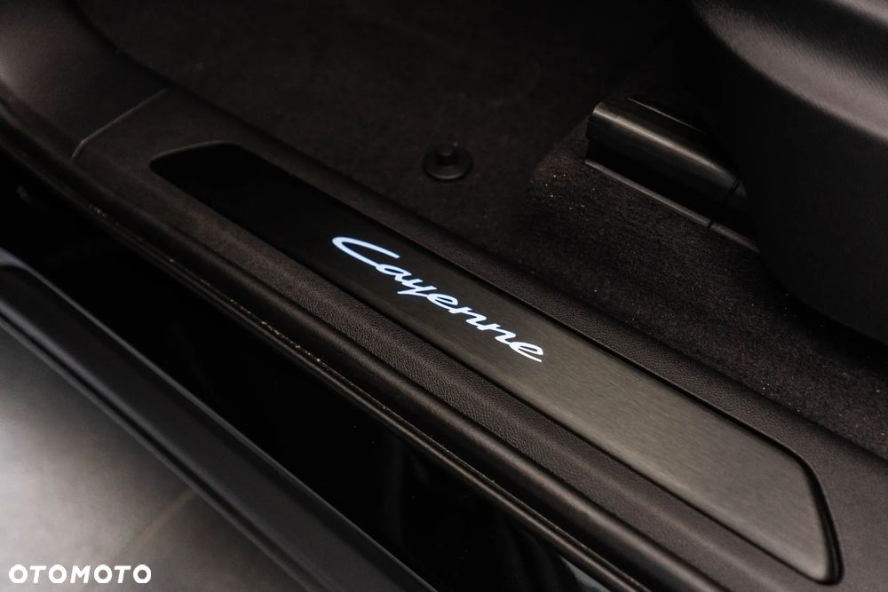 Porsche Cayenne E-Hybrid PHEV Black Edition - 33