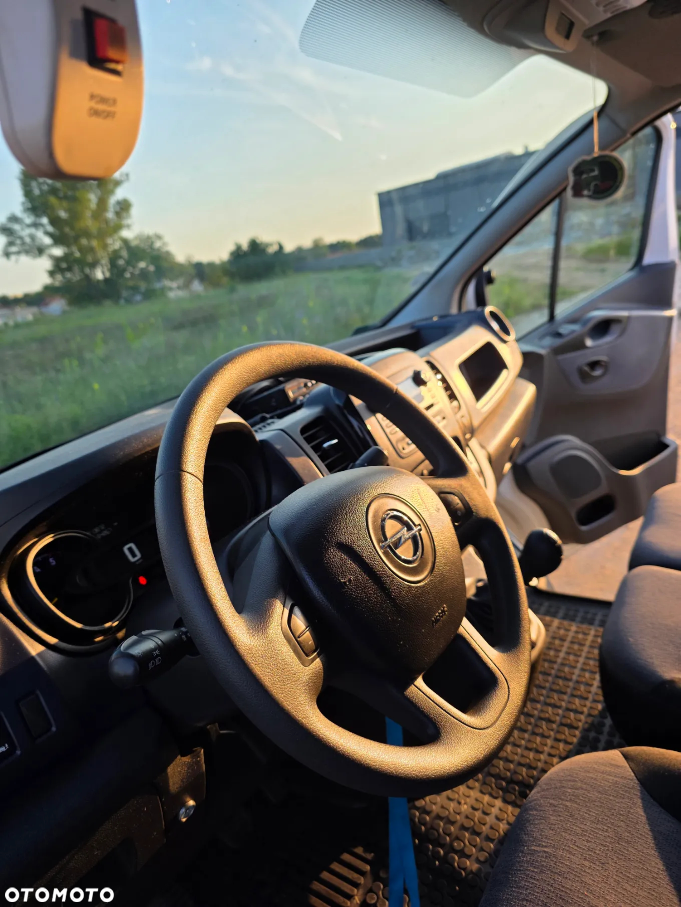 Opel Vivaro - 10