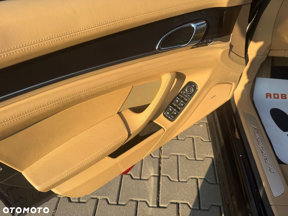Porsche Panamera 4 PDK Platinum Edition - 15