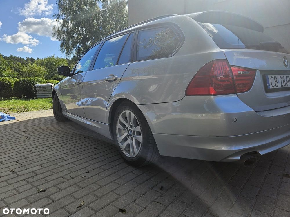 BMW Seria 3 320d DPF Efficient Dynamics Edition - 6