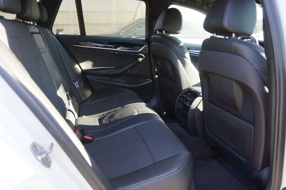 BMW Seria 5 520d xDrive Touring Sport Line - 33