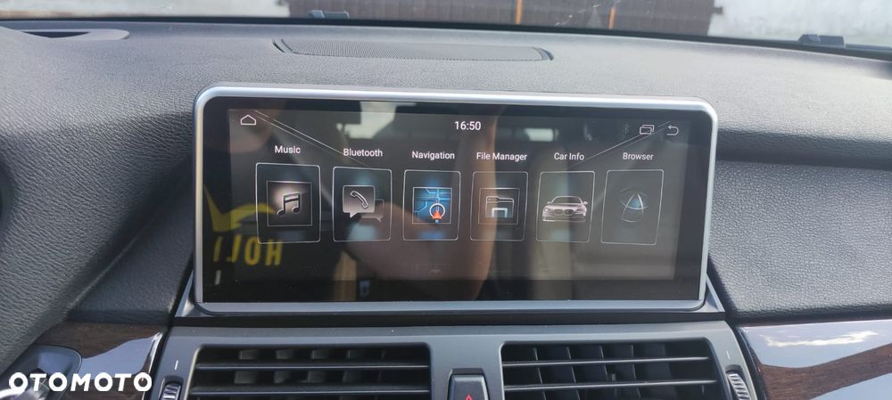 BMW X5 4.8i - 5