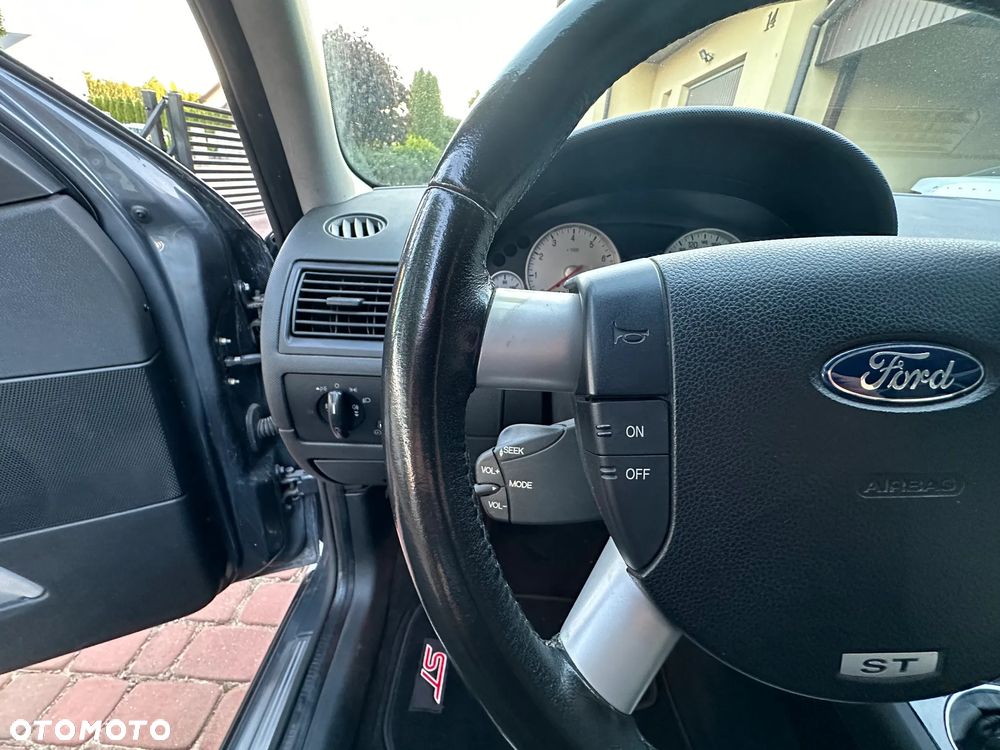 Ford Mondeo V6 ST 220 - 17