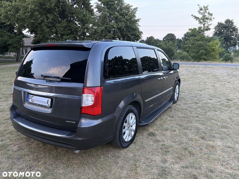 Chrysler Town & Country - 4