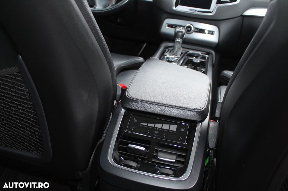 Volvo XC 90 D5 AWD Geartronic Momentum - 8