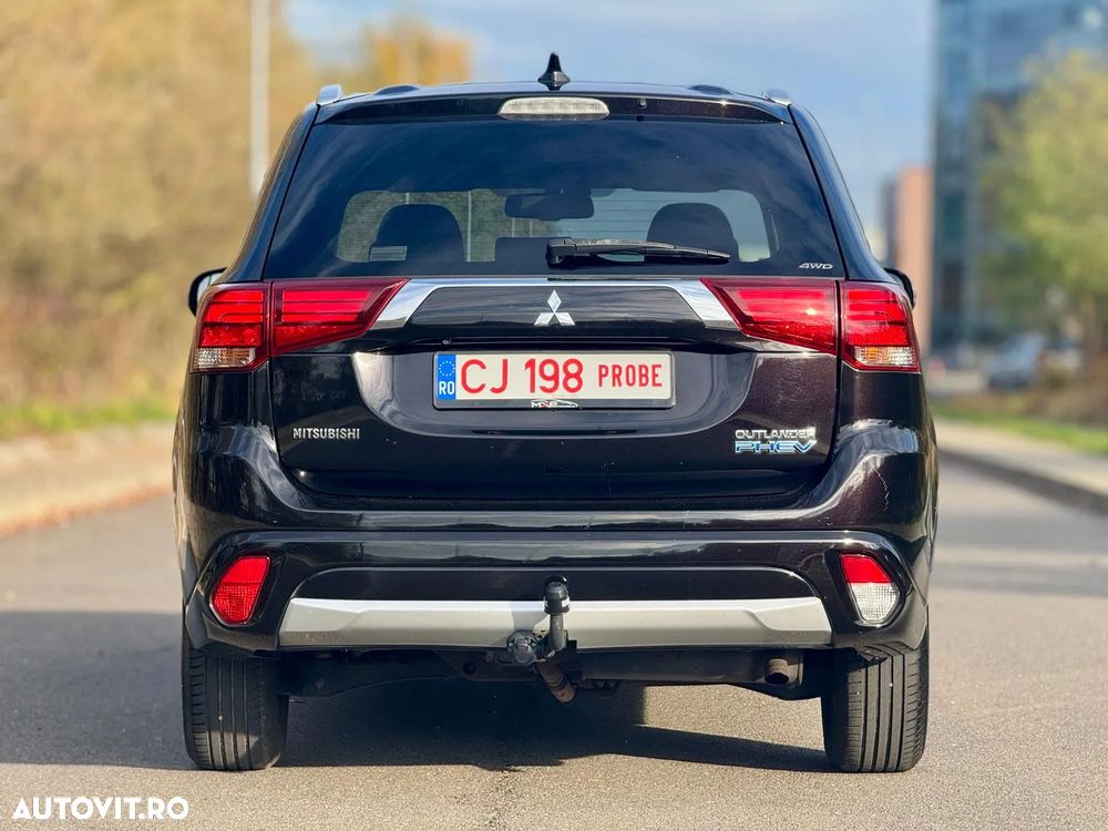 Mitsubishi Outlander 2.0 4WD Plug-In Hybrid Plus - 28