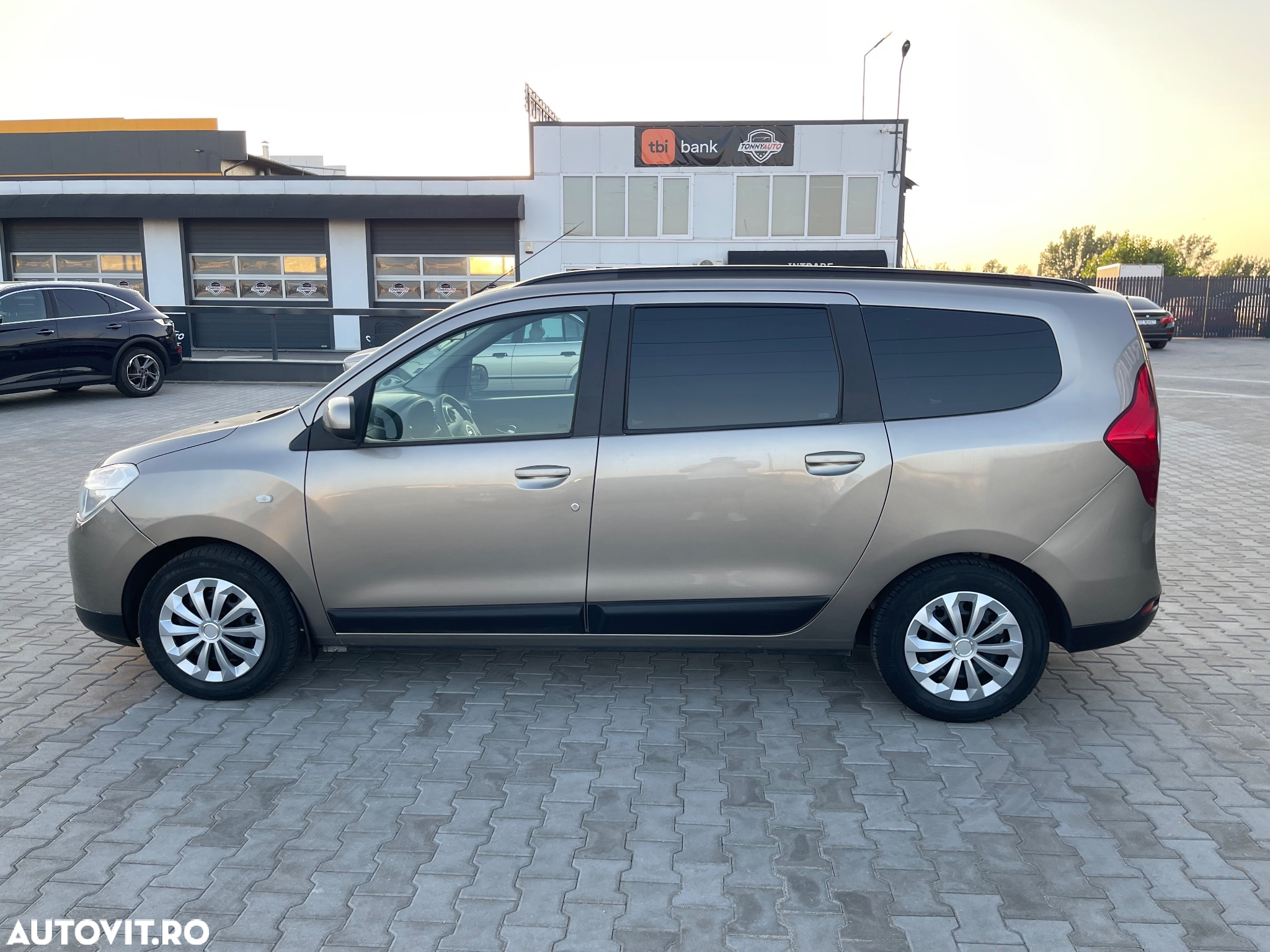 Dacia Lodgy dCi 110 Celebration - 8