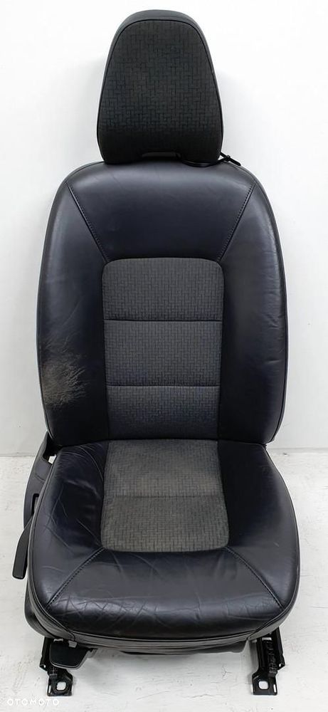 FOTEL PRAWY PRZÓD PRZEDNI PASAŻERA SKÓRA GRZANY VOLVO V70 III EUROPA - 1