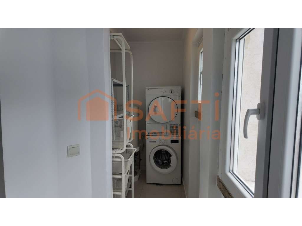 Elegante T3 Remodelado nas Avenidas Novas com Luz Natural - Grande imagem: 3/21