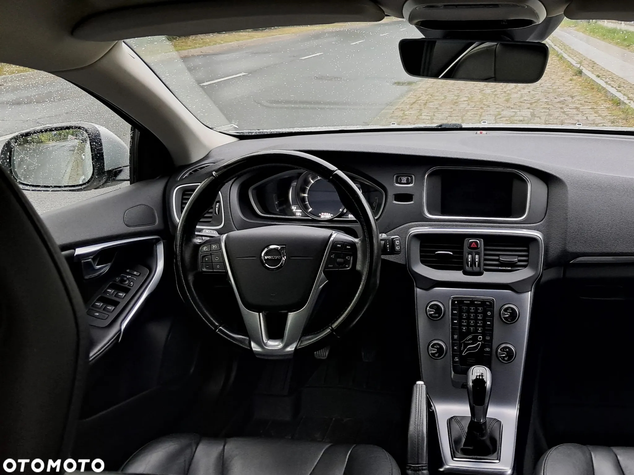 Volvo V40 D2 Drive-E Momentum - 17