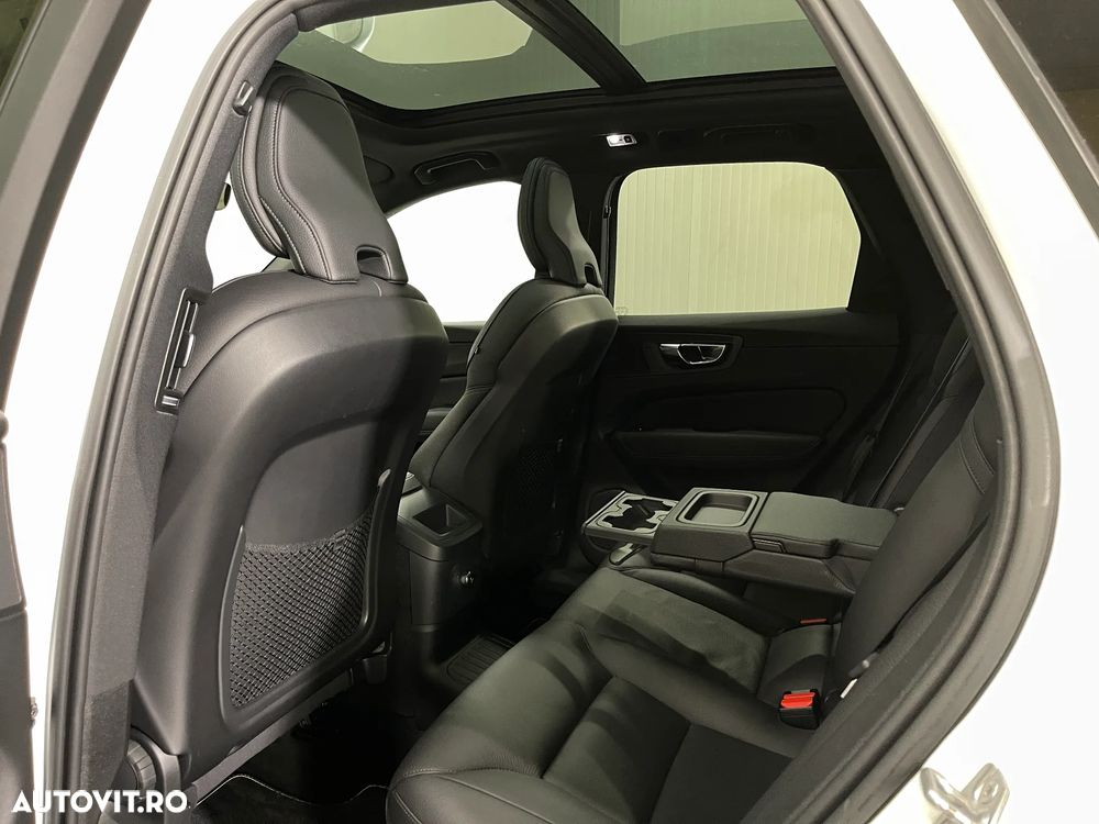 Volvo XC 60 Recharge T8 Twin Engine eAWD R-Design - 12