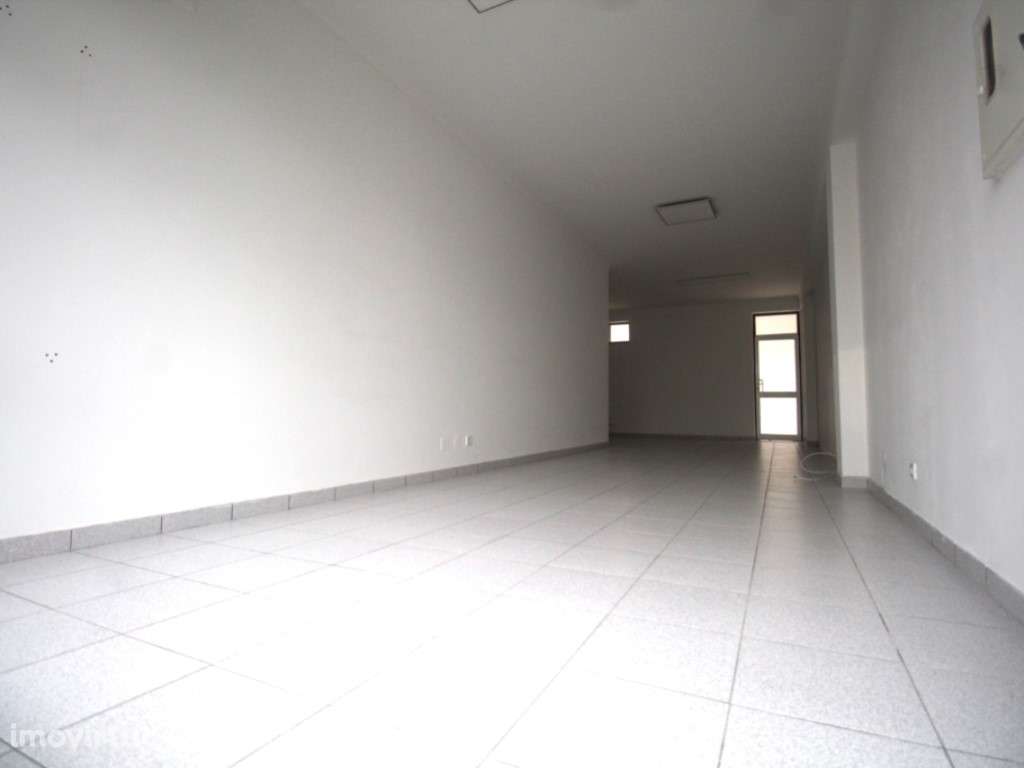 Loja ampla com casa de banho e terraço - Grande imagem: 3/4