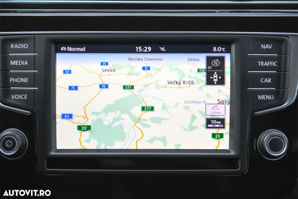 Volkswagen Touran - 12