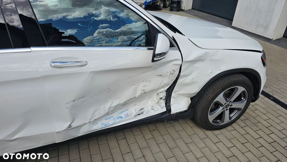 Mercedes-Benz GLC 300 4Matic 9G-TRONIC Exclusive - 26