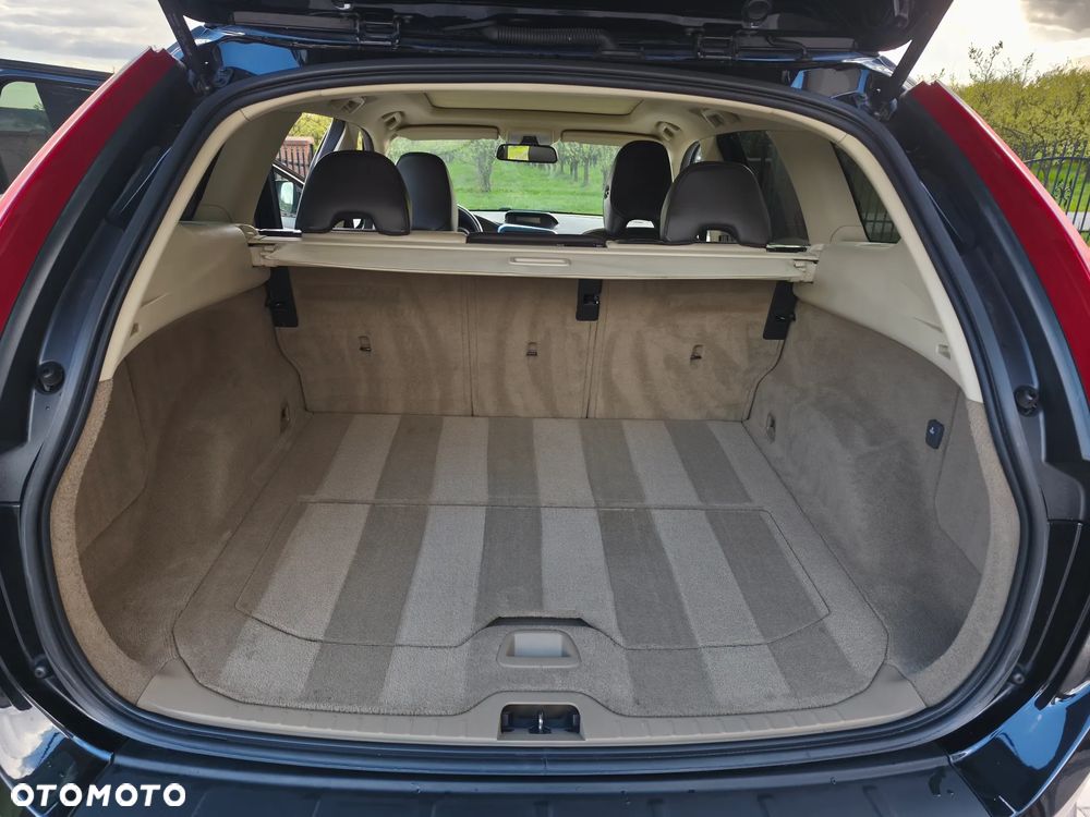 Volvo XC 60 2.4D AWD Summum - 36