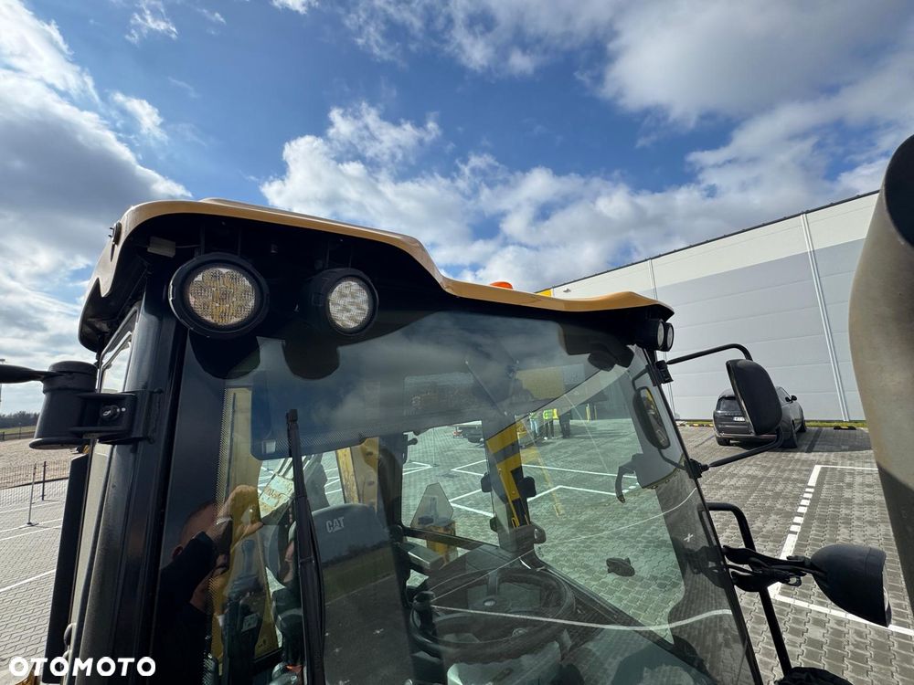 Caterpillar 428 - 12