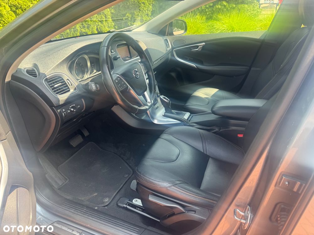 Volvo V40 T3 Geartronic Summum - 8