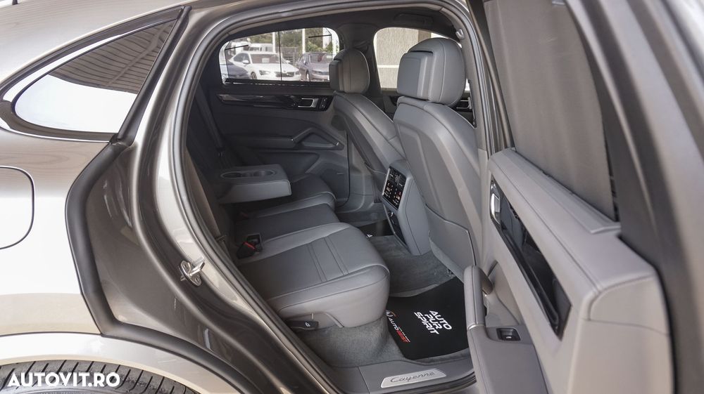 Porsche Cayenne Coupe Tiptronic S Platinum Edition - 28