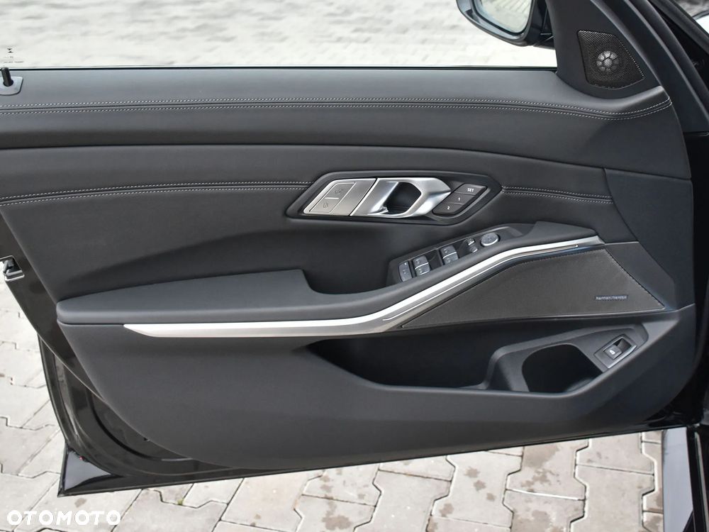 BMW M3 Competition xDrive sport - 23