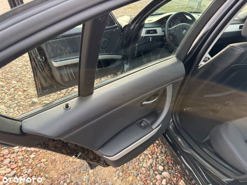 BMW Seria 3 318d DPF Edition Exclusive - 14