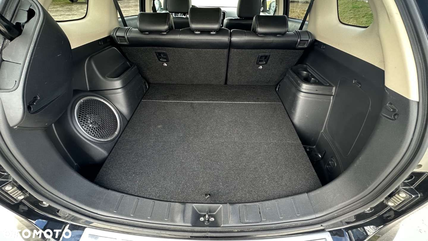 Mitsubishi Outlander - 23