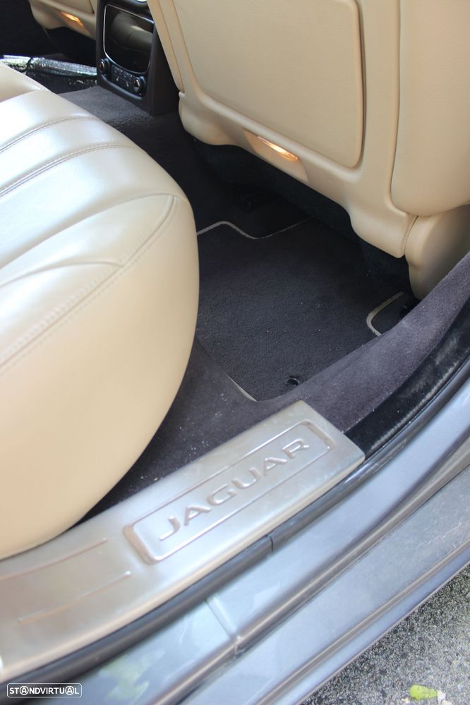 Jaguar XJ 3.0 D V6 Luxury - 13