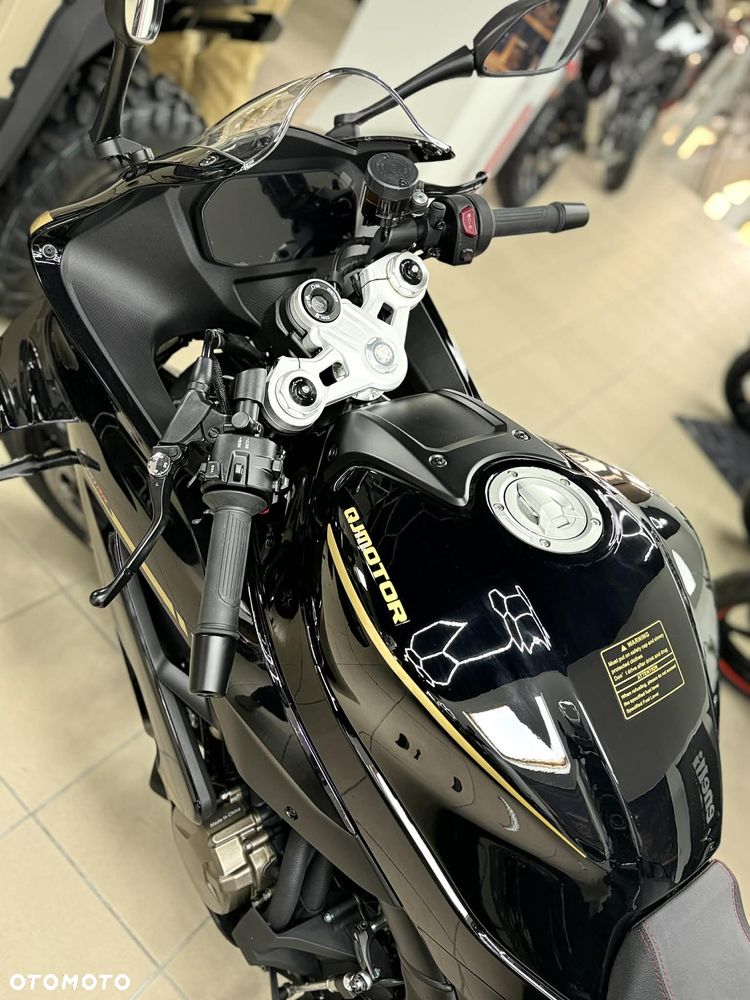 QJMOTOR SRK 800RR - 16