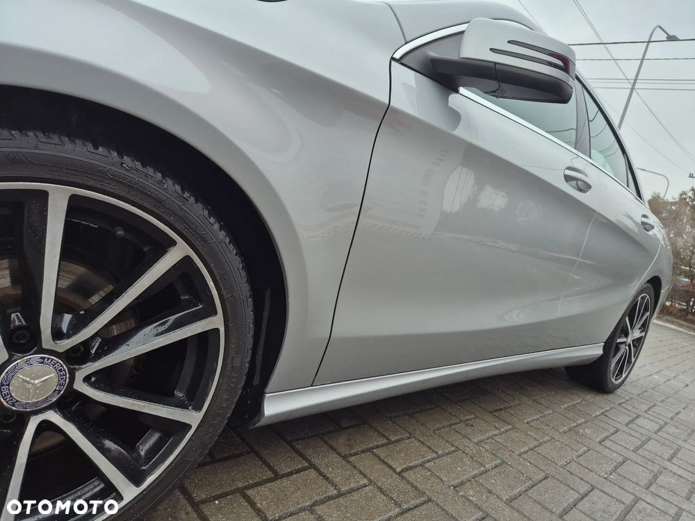 Mercedes-Benz CLA 180 AMG Line - 20