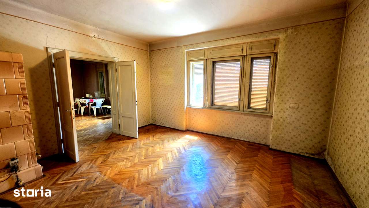 Apartament cu 4 camere , garaj si teren de 420 mp de vanzare zona Sub — fotografia 1