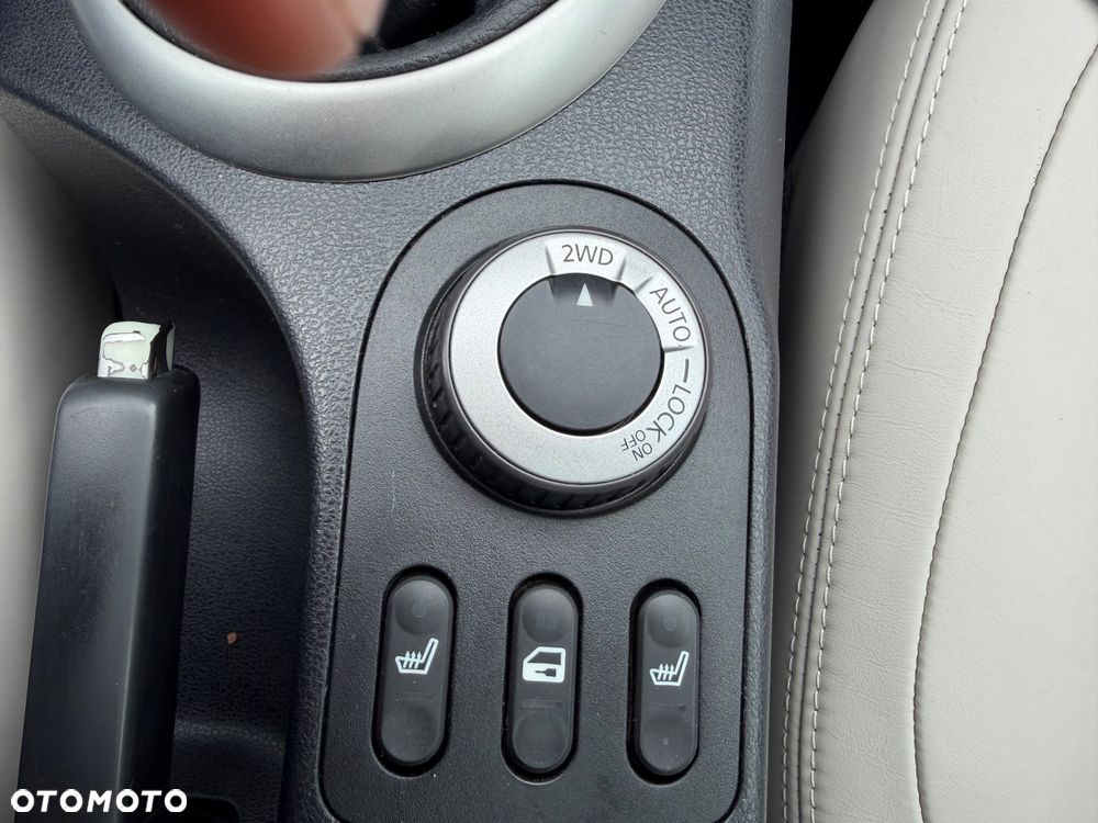 Nissan Qashqai 2.0 dCi 4 x 4 DPF tekna - 18