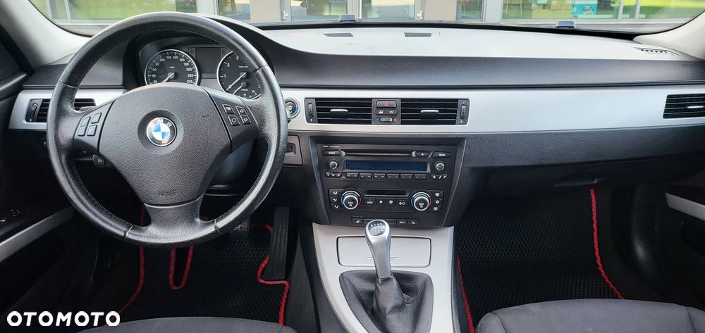 BMW Seria 3 318i Edition Exclusive - 16