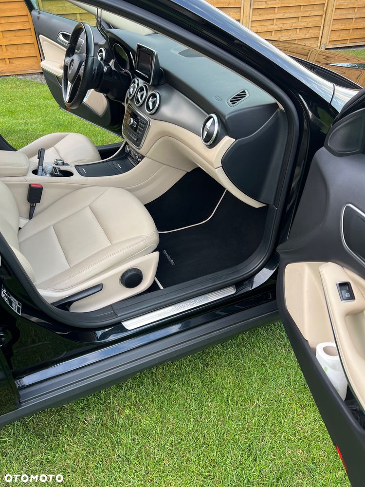 Mercedes-Benz GLA 250 4-Matic - 11