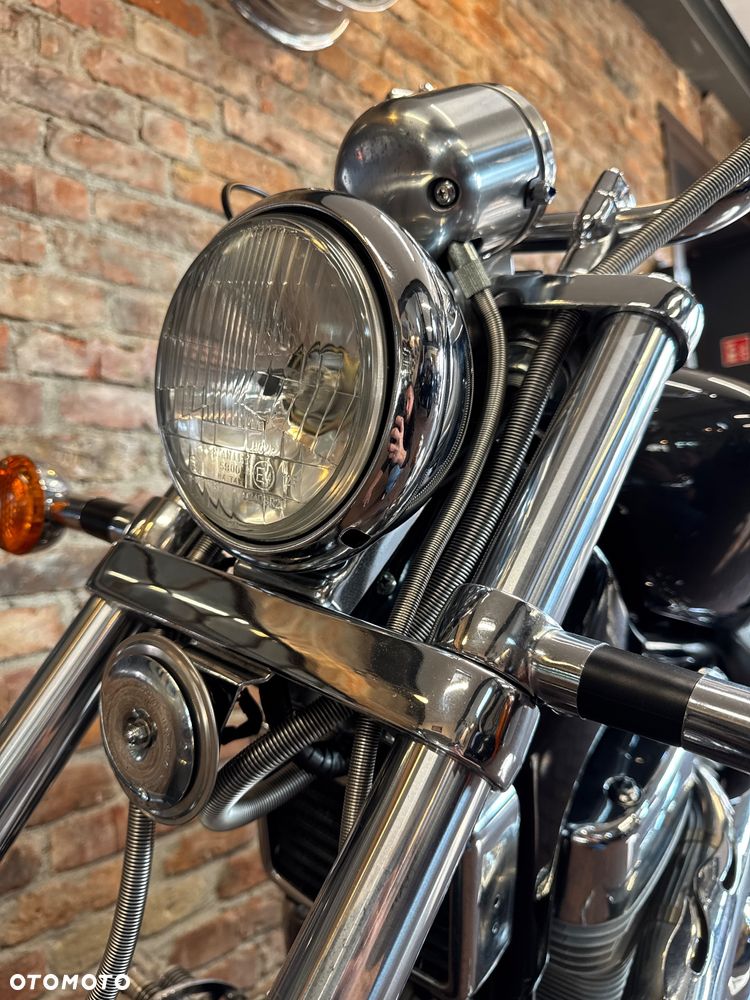 Suzuki Intruder - 10