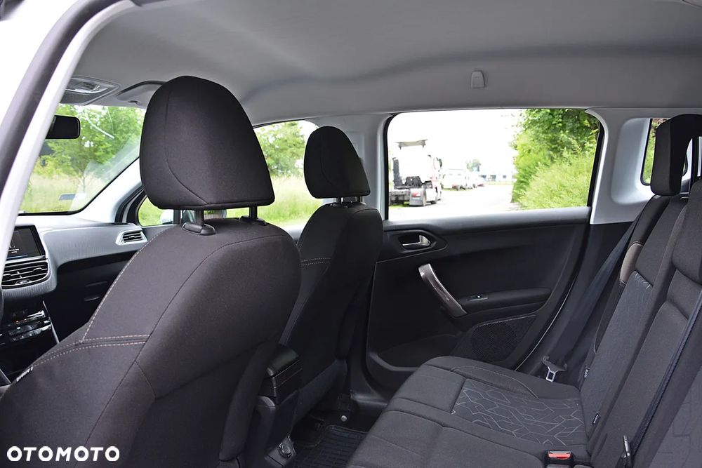 Peugeot 2008 120 VTI Allure - 24