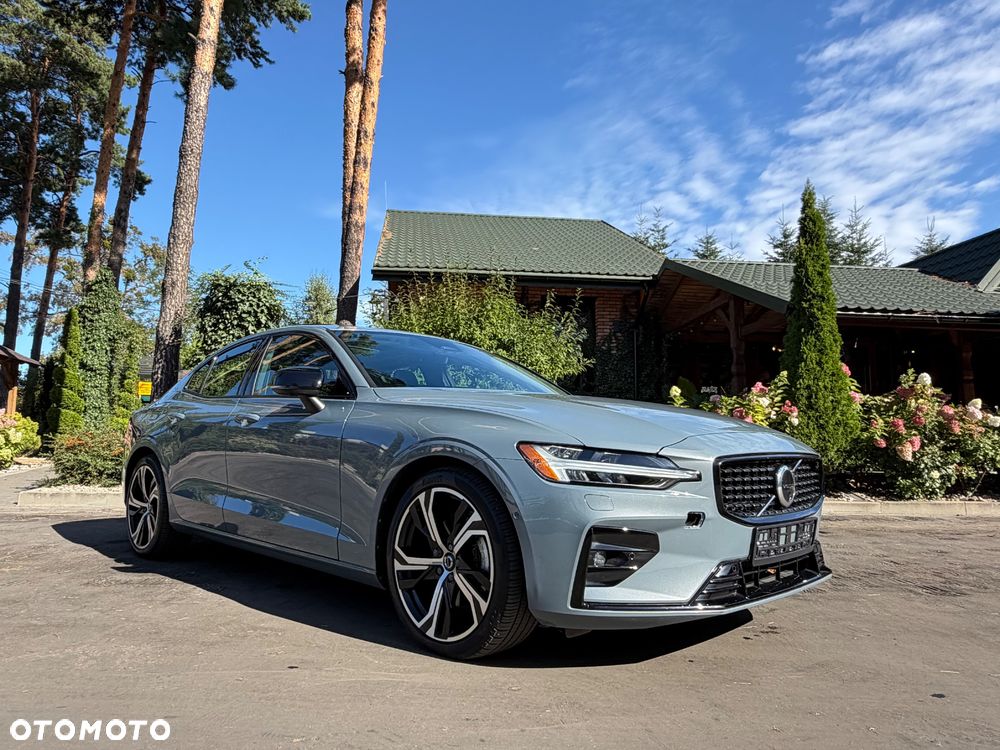 Volvo S60 B5 B AWD Plus Dark - 4