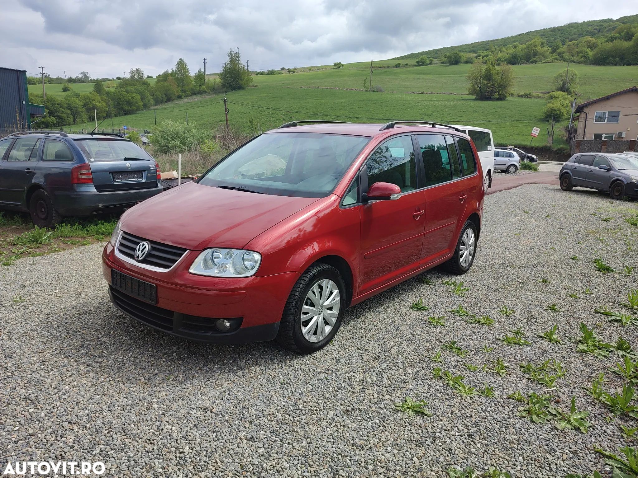 Volkswagen Touran 1.6 Conceptline - 1