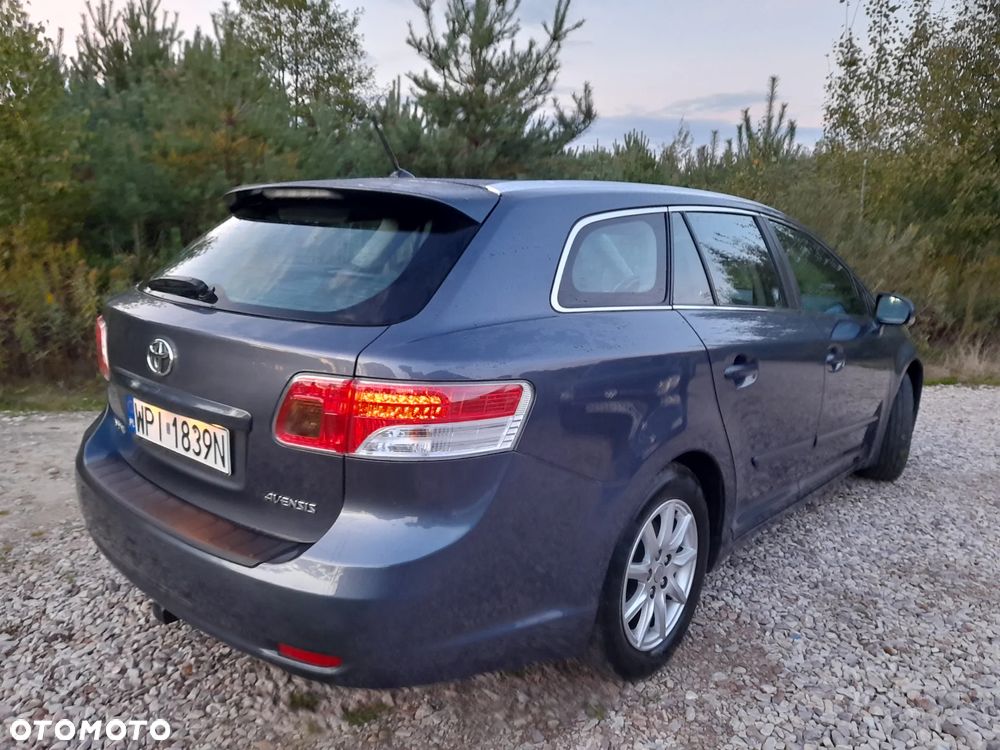 Toyota Avensis Combi 1.8 Comfort - 12
