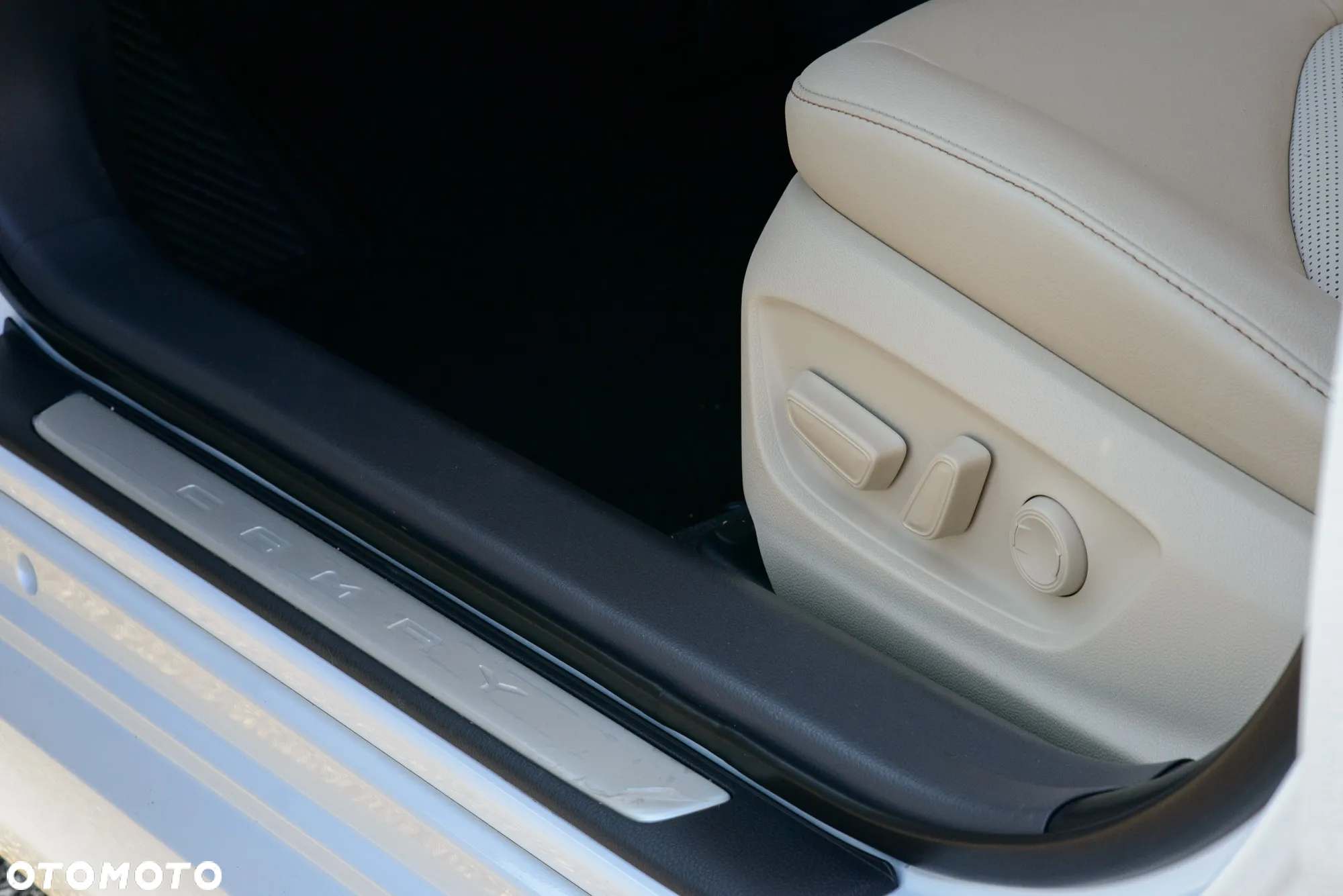 Toyota Camry 2.5 Hybrid Executive CVT - 33