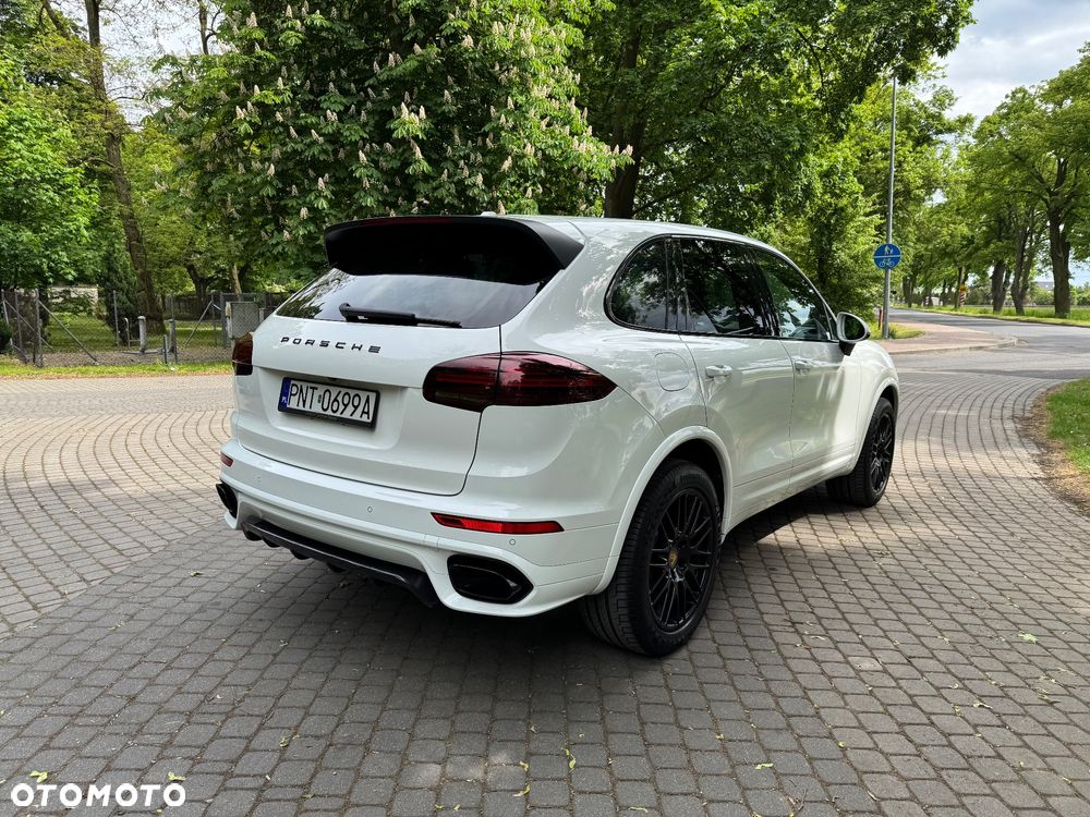 Porsche Cayenne Platinum Edition - 18