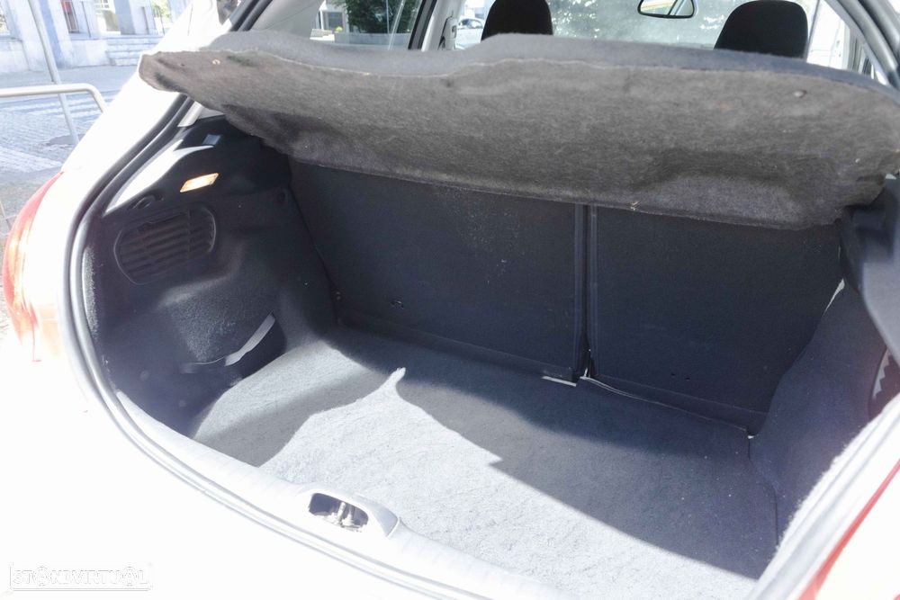 Peugeot 208 1.4 HDi Active — fotografia 19
