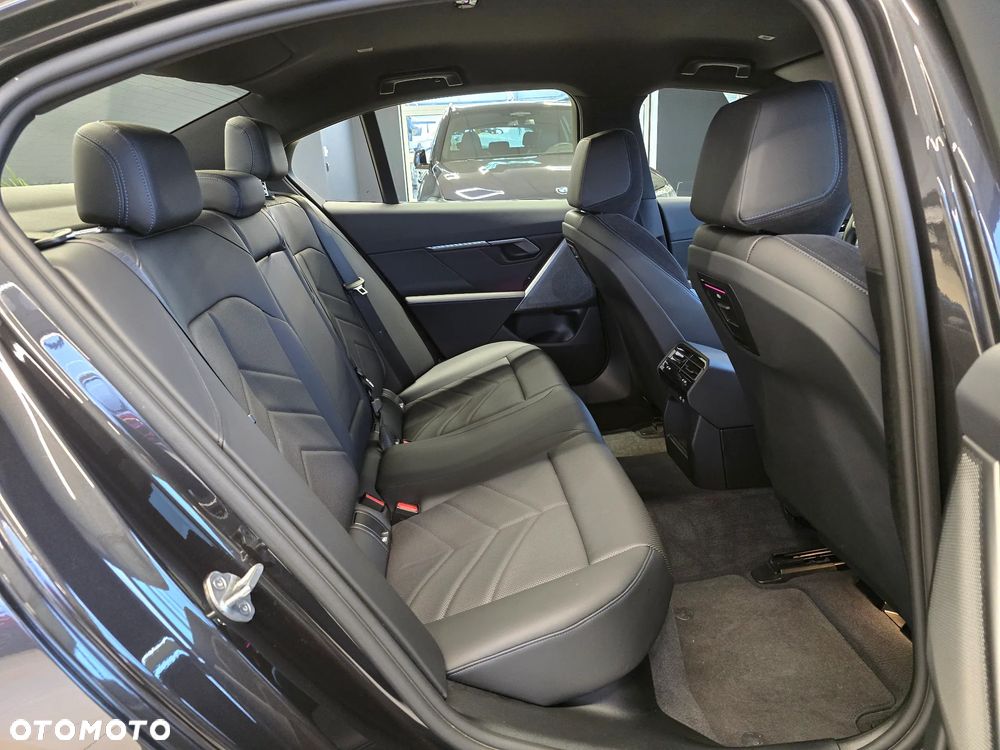 BMW Seria 5 520i mHEV M Sport - 11
