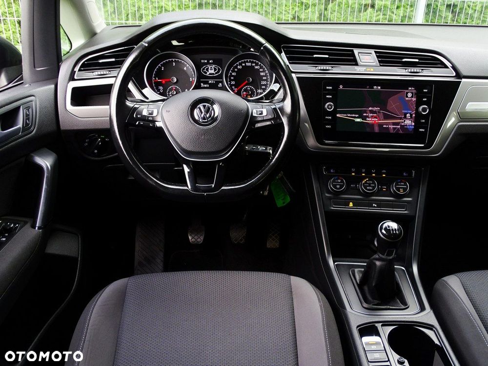 Volkswagen Touran - 26