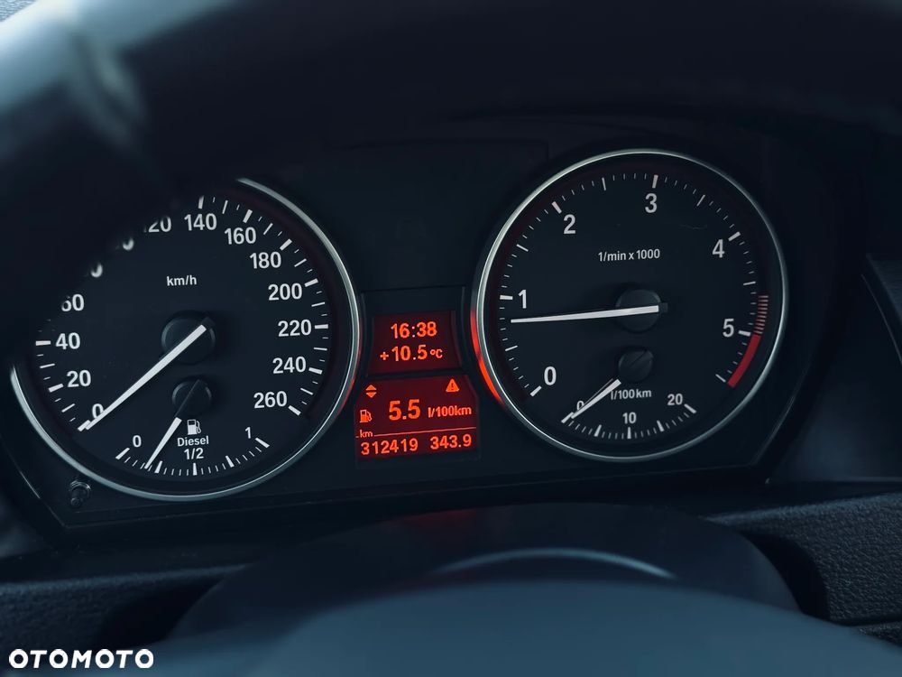 BMW X1 sDrive18d xLine - 30