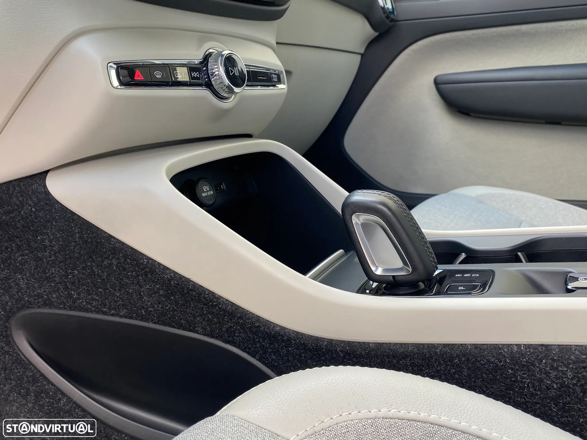 Volvo XC 40 2.0 D3 Momentum Plus Geartronic - 33
