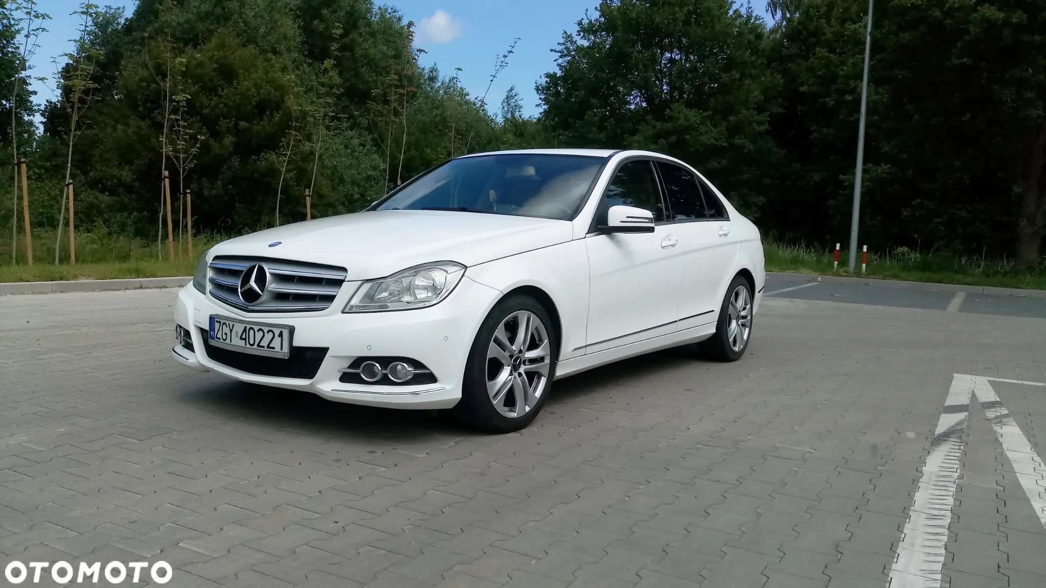 Mercedes-Benz Klasa C 180 CGI BlueEff Elegance - 1