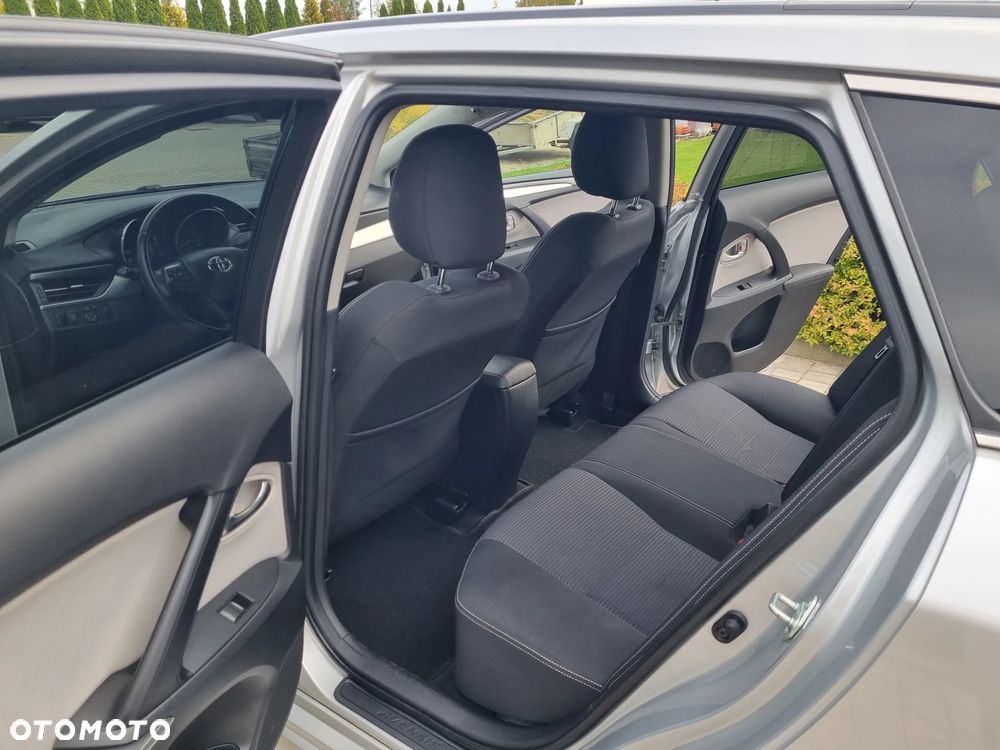 Toyota Avensis - 9